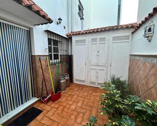 Vista exterior de Casa adosada en venda en Chiclana de la Frontera amb Terrassa, Traster i Balcó