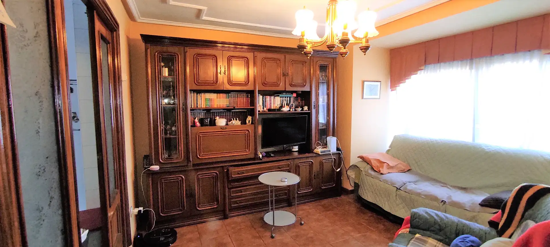 Sala de estar de Casa adosada en venta en Valle de Trápaga-Trapagaran con Calefacción, Jardín privado y Terraza