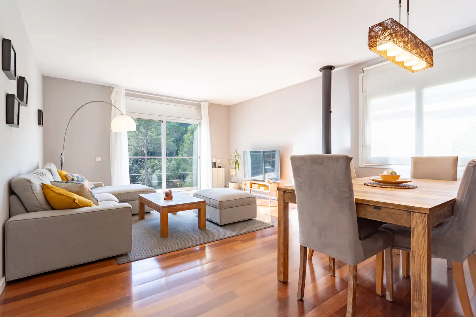 Sala de estar de Casa o chalet en venta en Vallirana con Aire acondicionado, Calefacción y Jardín privado