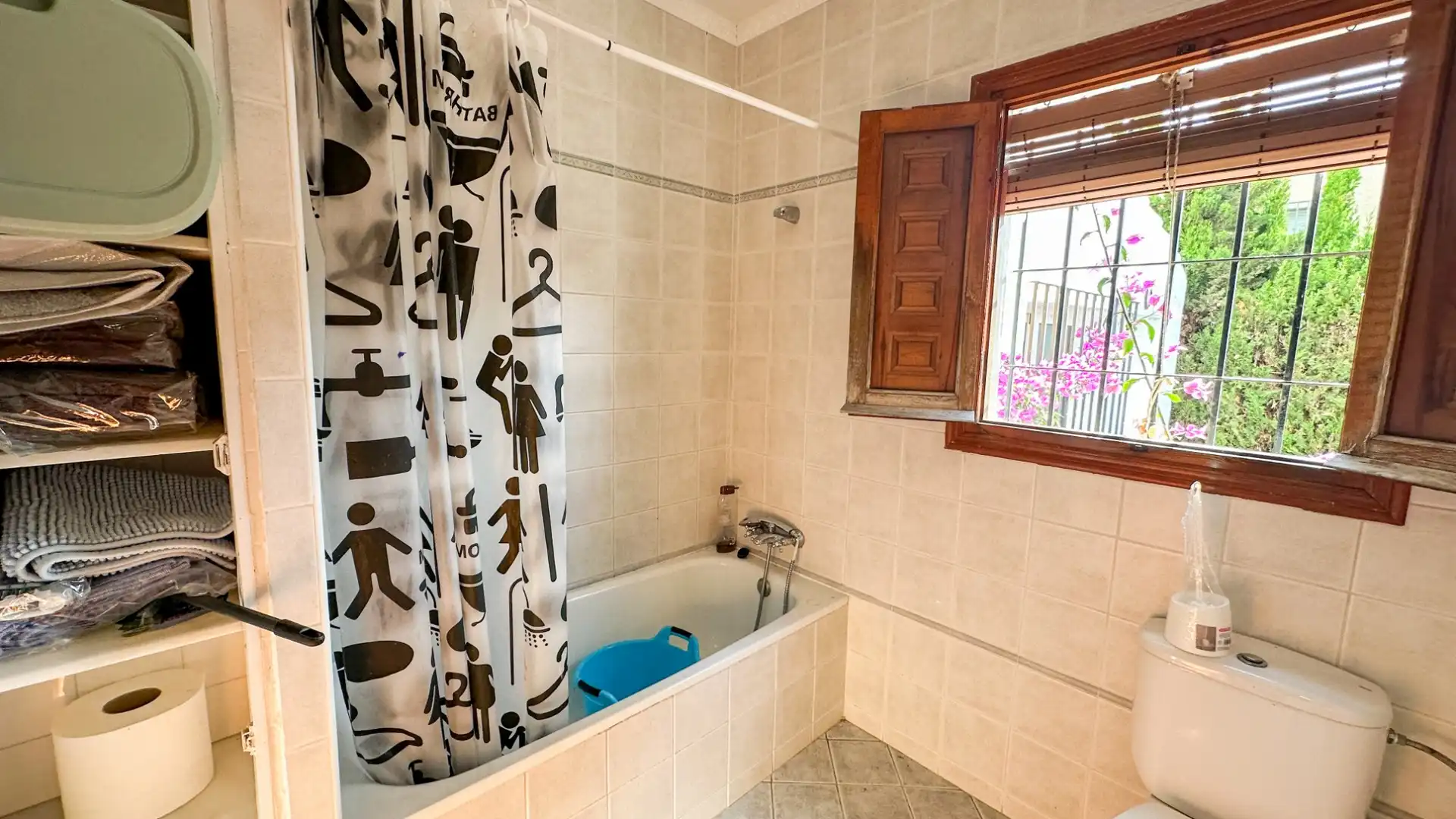Bathroom of Houses for sale in Orihuela  with Air Conditioner, Swimming Pool and Furnished