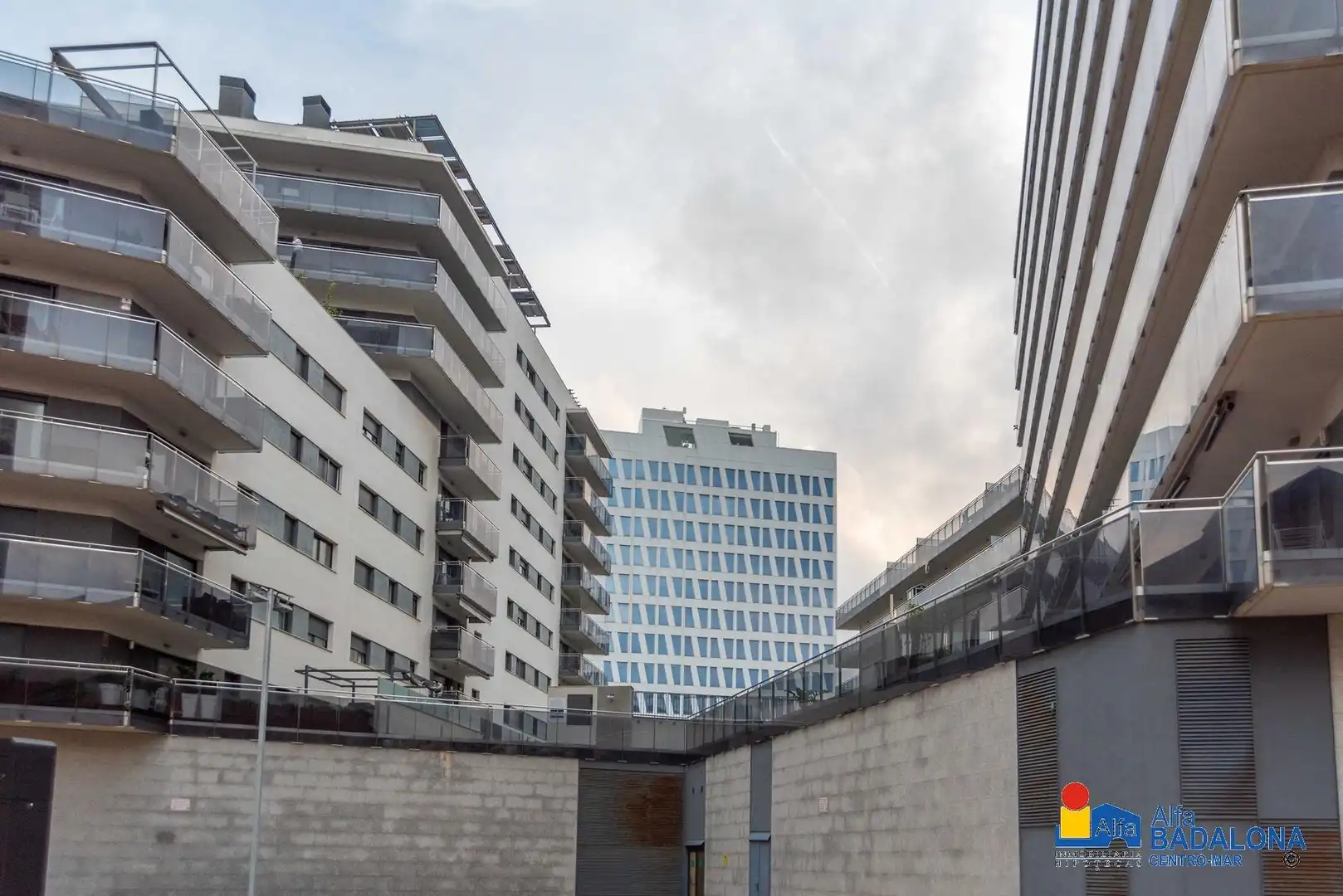 Vista exterior de Piso en venta en Badalona con Aire acondicionado, Calefacción y Jardín privado