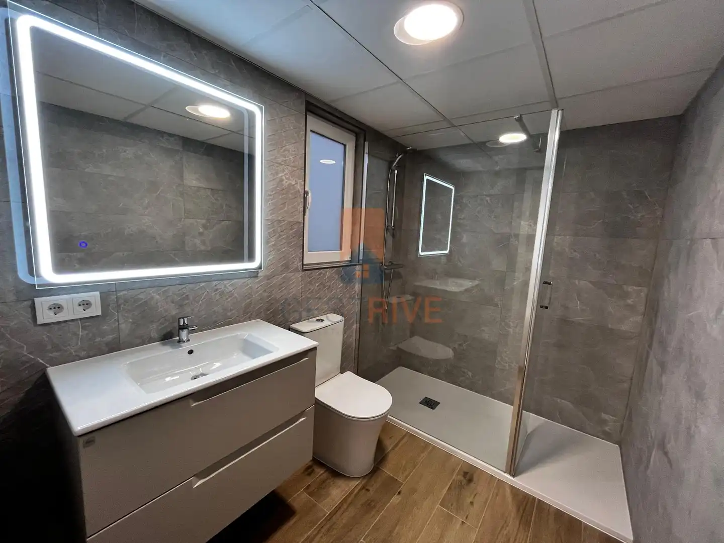Baño de Piso de alquiler en Lleida con Aire acondicionado, Calefacción y Parquet