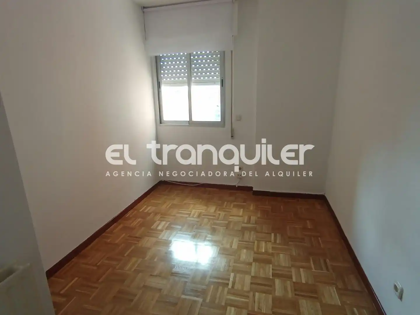 Dormitori de Pis de lloguer en Rivas-Vaciamadrid amb Parquet, Terrassa i Moblat
