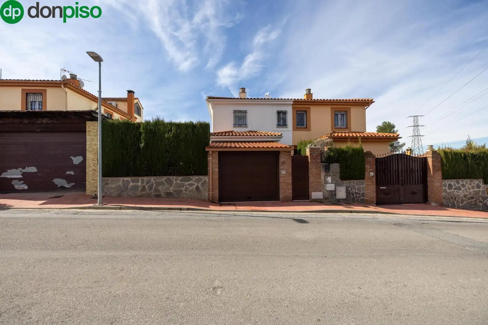 Casa pareada con terraza en venta en Calle MIMBRES UR.MONTELUZ