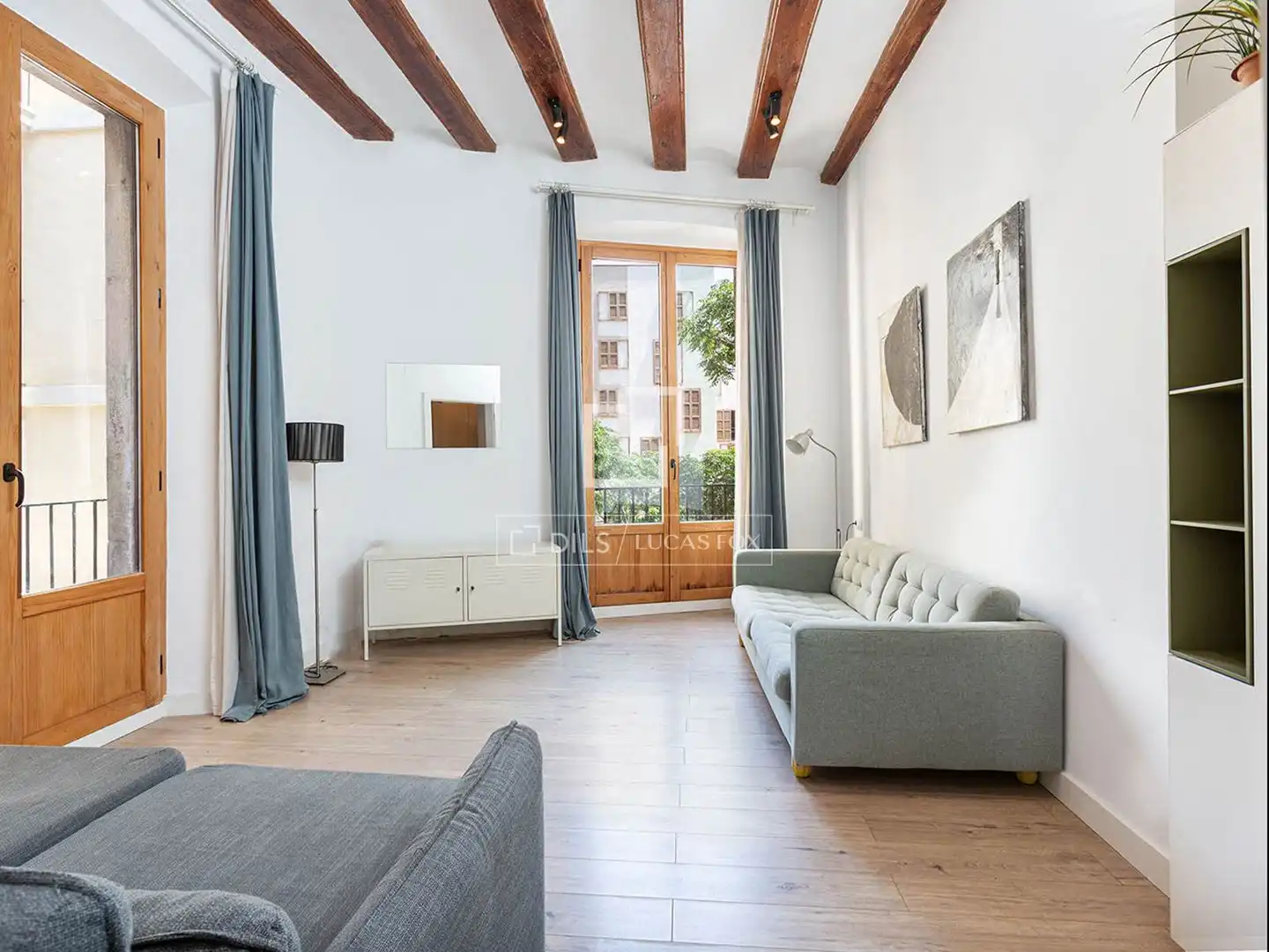 Außenansicht von Wohnung zum Verkauf in Barcelona mit Klimaanlage, Heizung und Möbliert