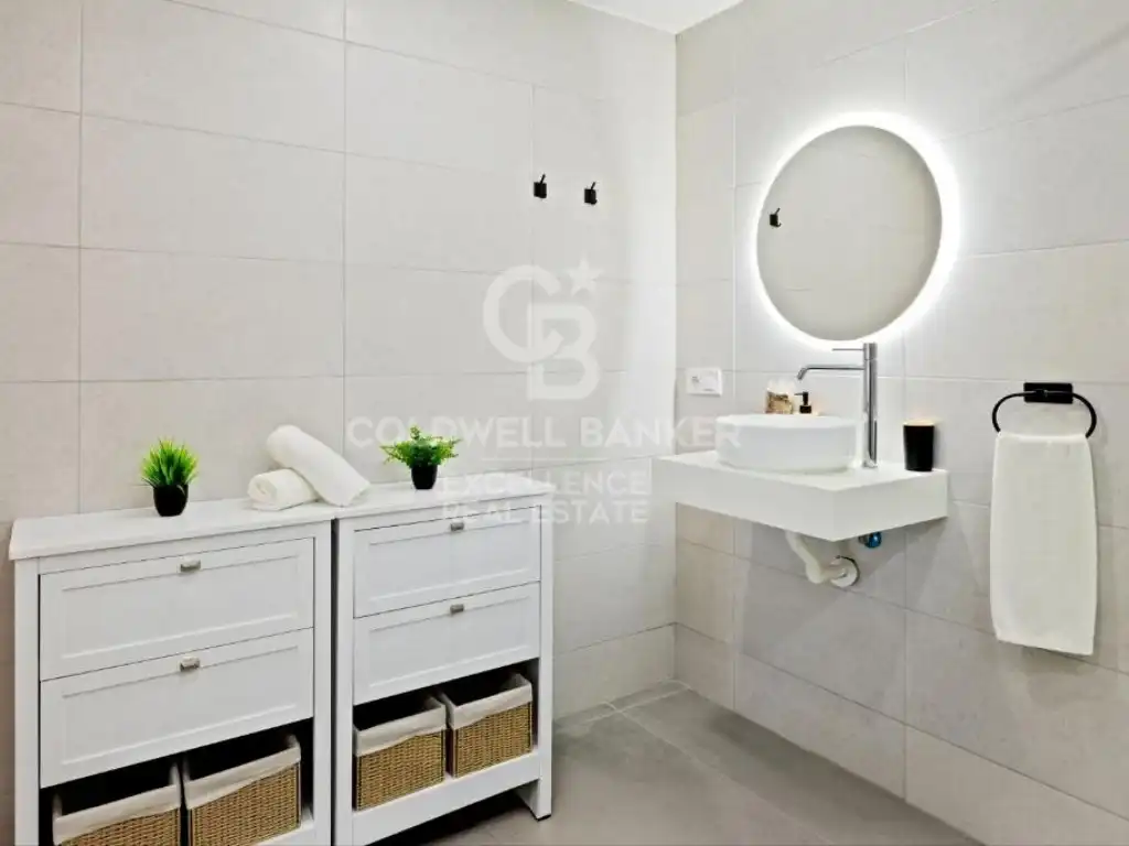 Bathroom of Apartments for sale in Valencia  with Air Conditioner and Washing machine