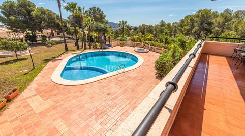 Preciosa casa en venta con piscina y vistas a la montaña