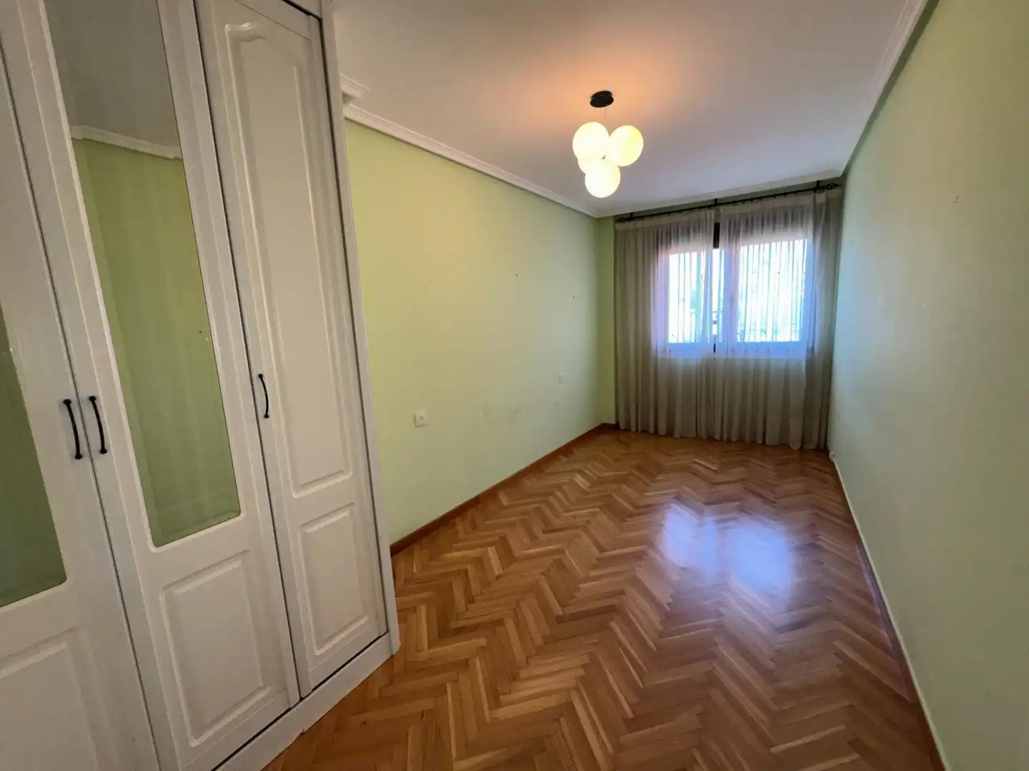 Dormitori de Pis en venda en Ponferrada amb Calefacció, Parquet i Terrassa