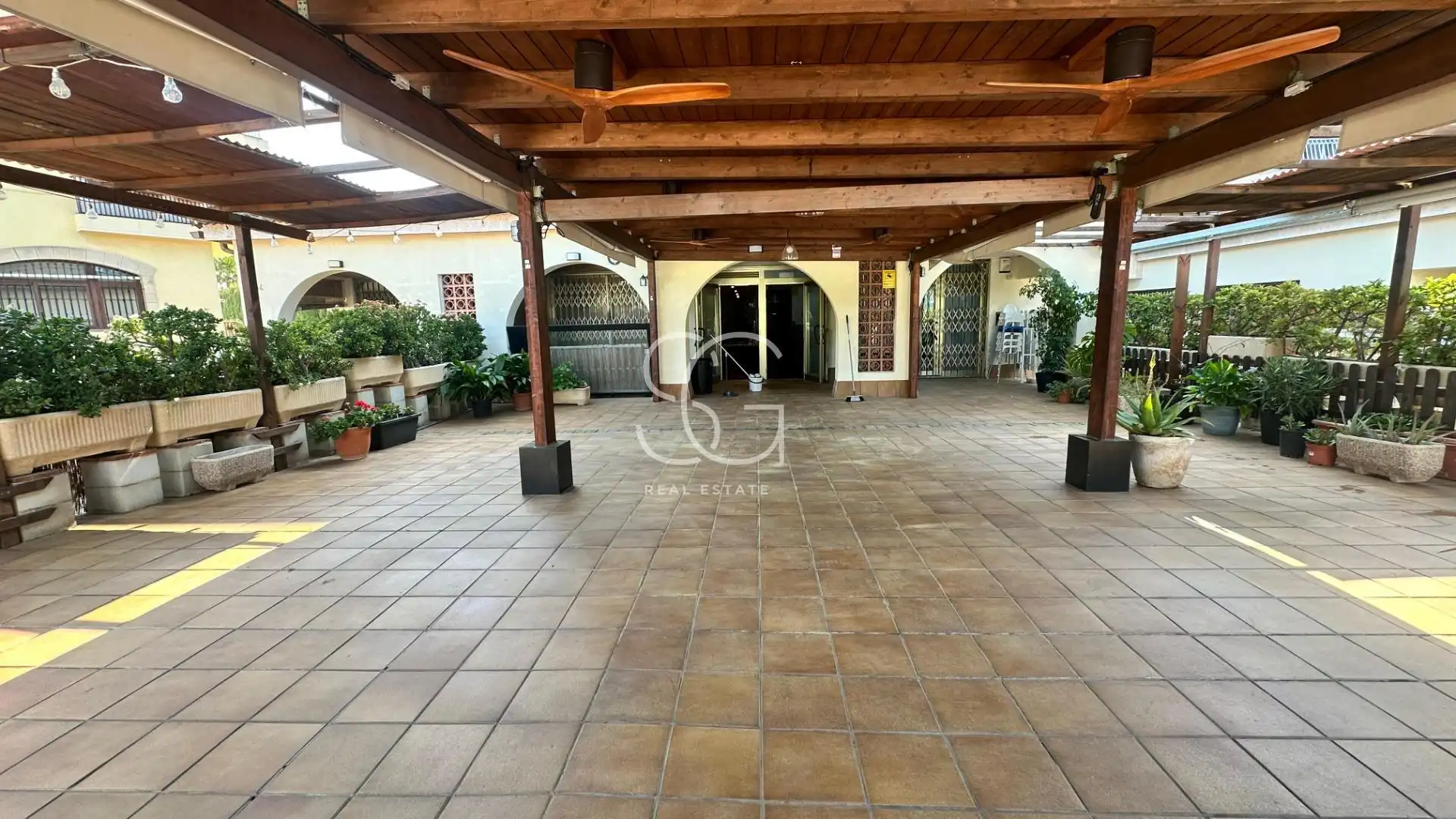 Terrassa de Local de lloguer en Roda de Berà