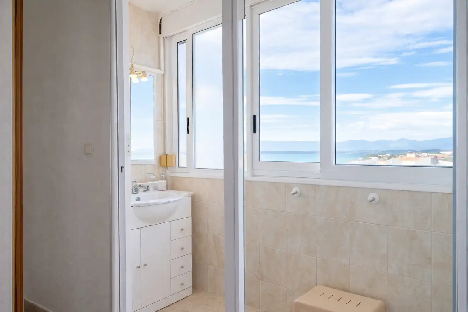 Bathroom of Apartments for sale in Dénia  with Washing machine, Microwave and TV