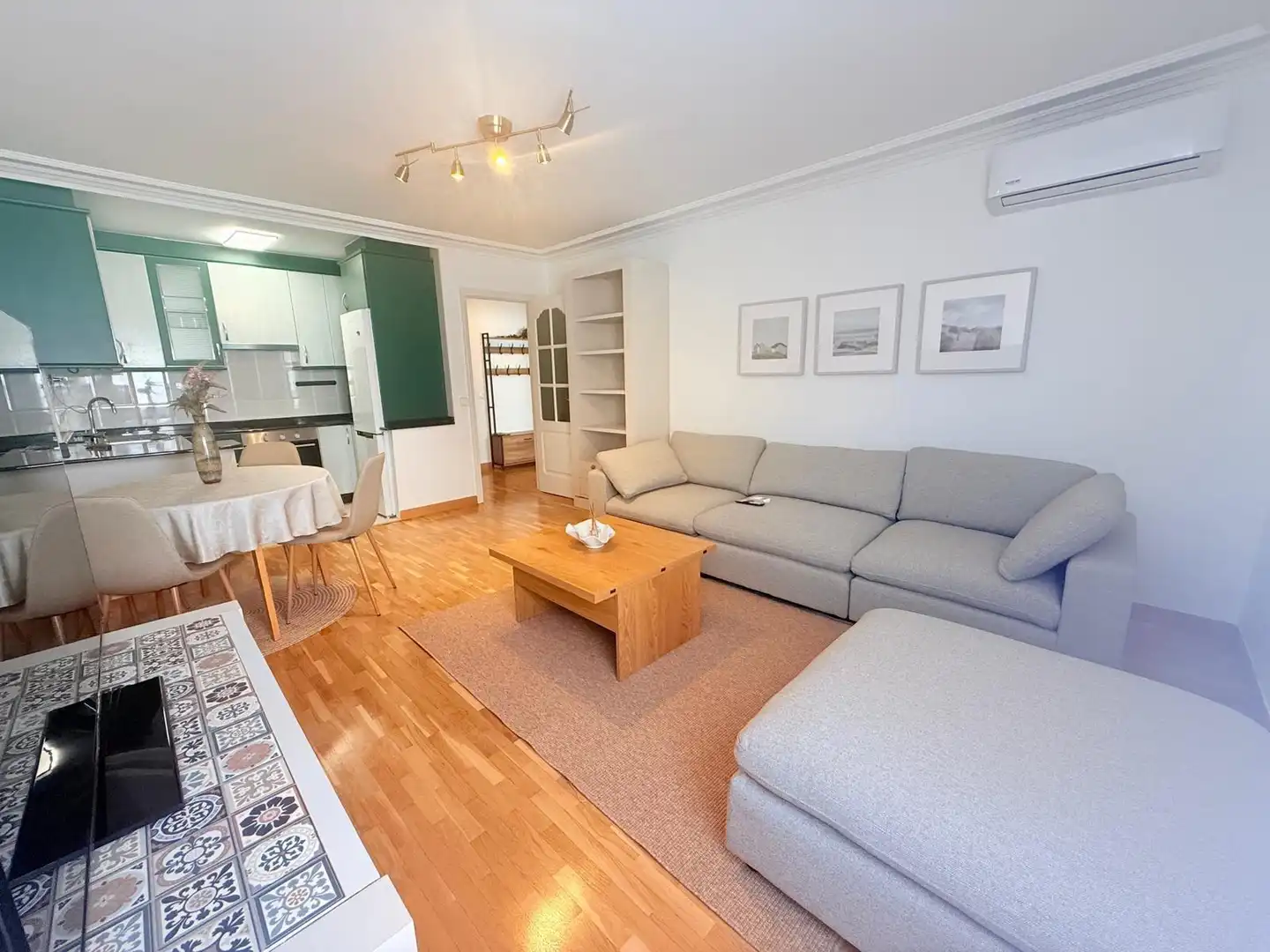 Sala d'estar de Apartament de lloguer en Ponferrada amb Aire condicionat, Calefacció i Terrassa