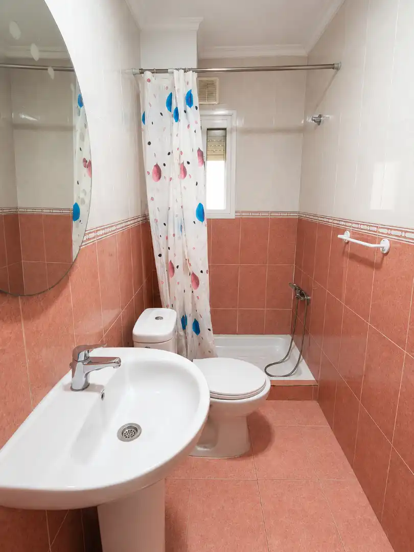 Bathroom of Flat for sale in Sevilla  with Air Conditioner