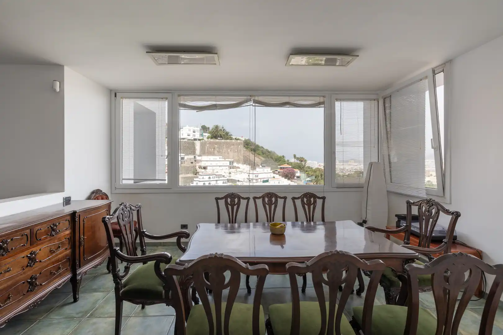 Menjador de Casa o xalet en venda en Las Palmas de Gran Canaria amb Aire condicionat, Terrassa i Moblat