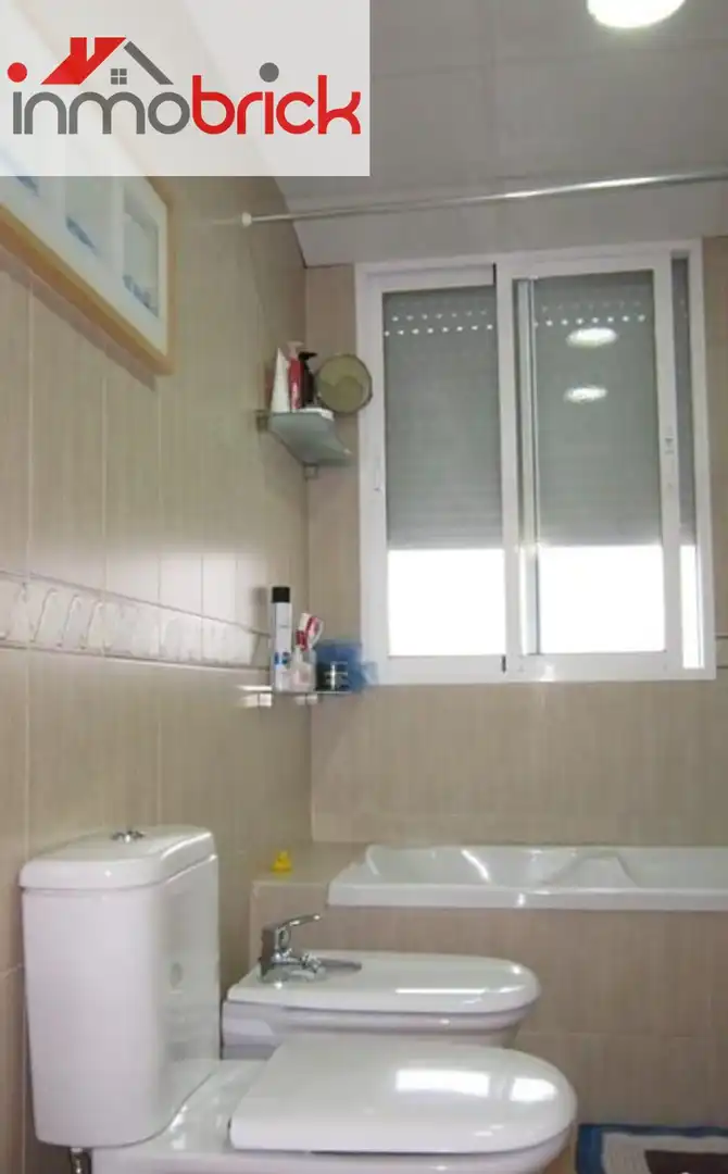 Baño de Piso en venta en Lucena con Aire acondicionado y Trastero