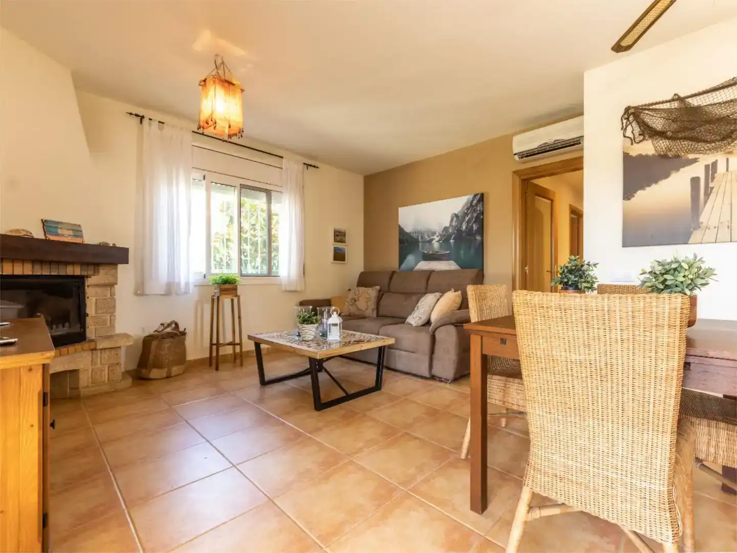 Sala d'estar de Casa o xalet en venda en Deltebre amb Aire condicionat, Piscina i Balcó