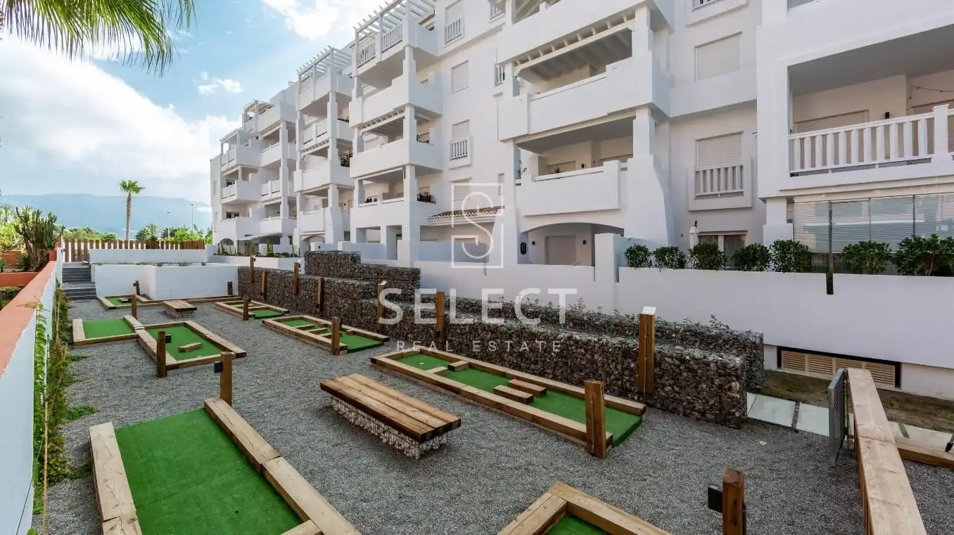 Vista exterior de Apartamento en venta en Motril con Aire acondicionado, Calefacción y Jardín privado