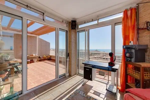 Terraza de Piso en venta en Guardamar del Segura con Aire acondicionado, Terraza y Amueblado