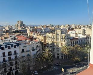 Vista exterior de Àtic en venda en  Valencia Capital amb Aire condicionat i Terrassa