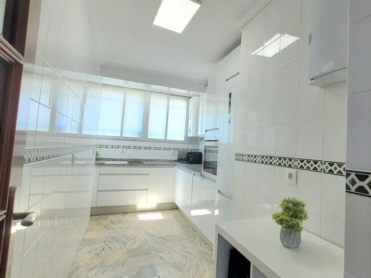 Kitchen of Flat for share in Sevilla  with Air Conditioner, Heating and Terrace