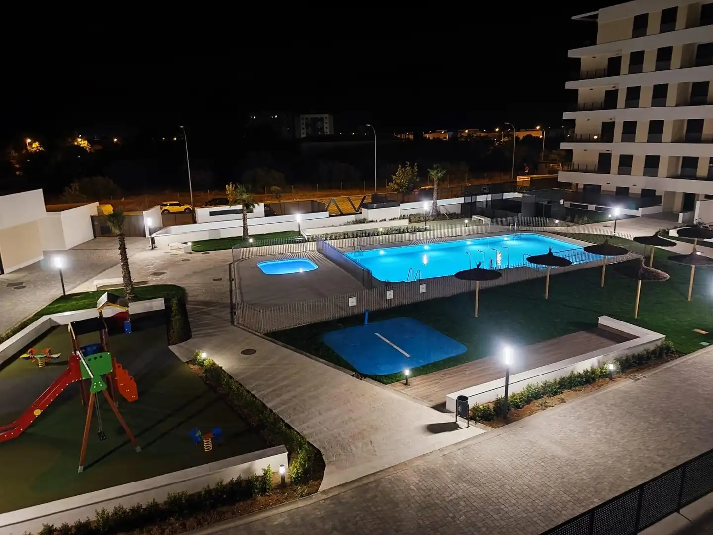 Piscina de Pis en venda en Mairena del Aljarafe amb Aire condicionat, Calefacció i Parquet