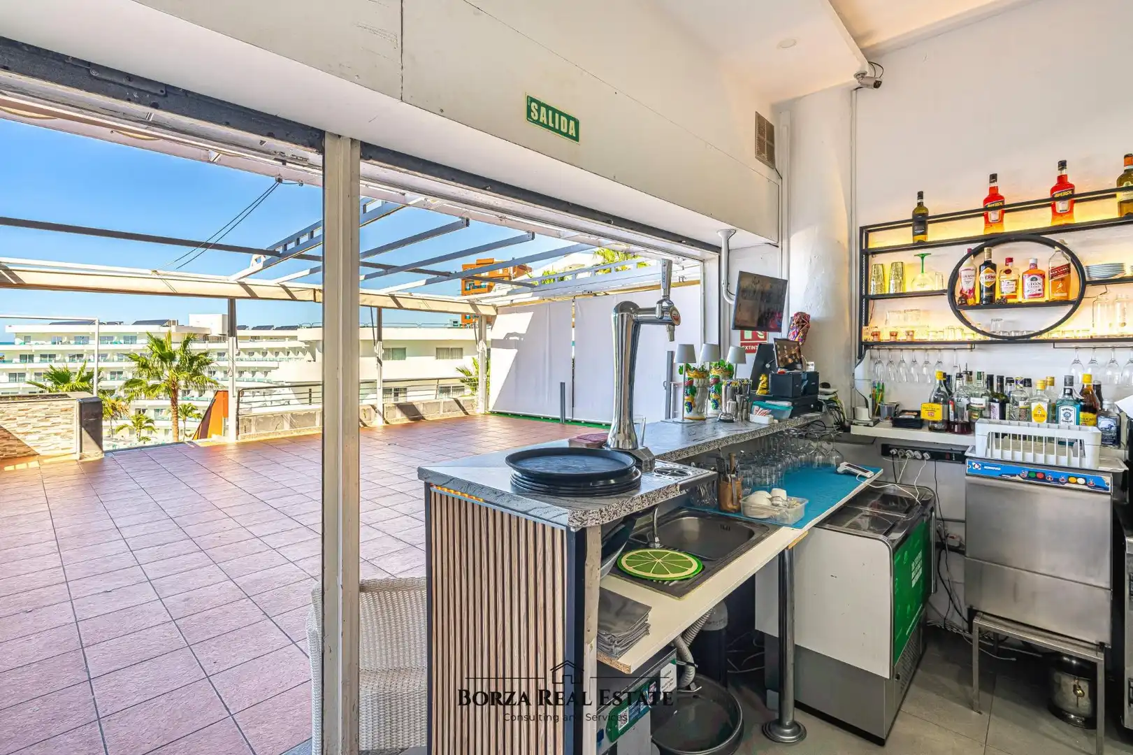 Cocina de Local en traspaso en Adeje con Terraza y Amueblado