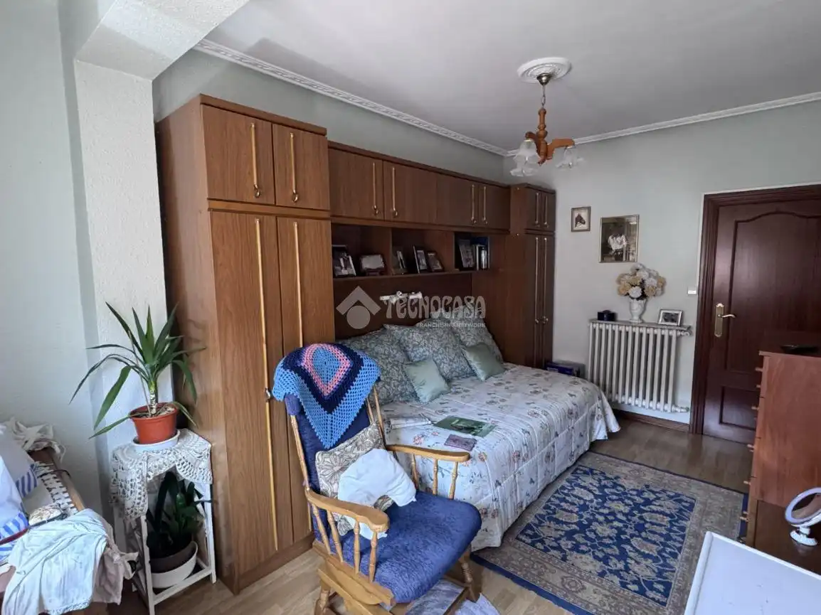 Habitación de Piso en venta en León Capital  con Calefacción, Parquet y Trastero