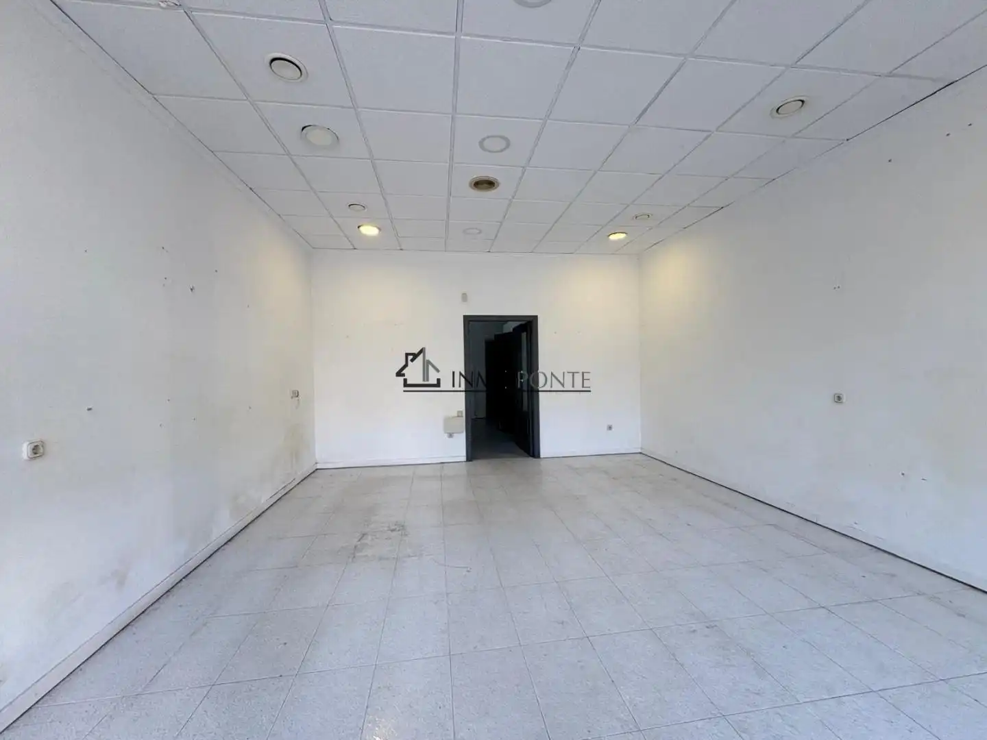 Local comercial de lloguer a Zona de Plaza de Barcelos, imagen 5