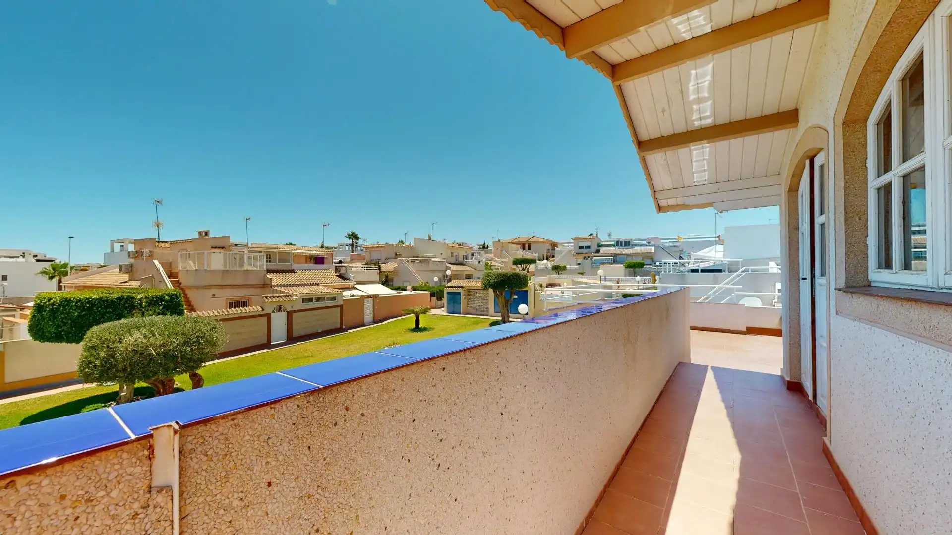 Terrassa de Casa adosada en venda en Torrevieja amb Aire condicionat, Calefacció i Jardí privat