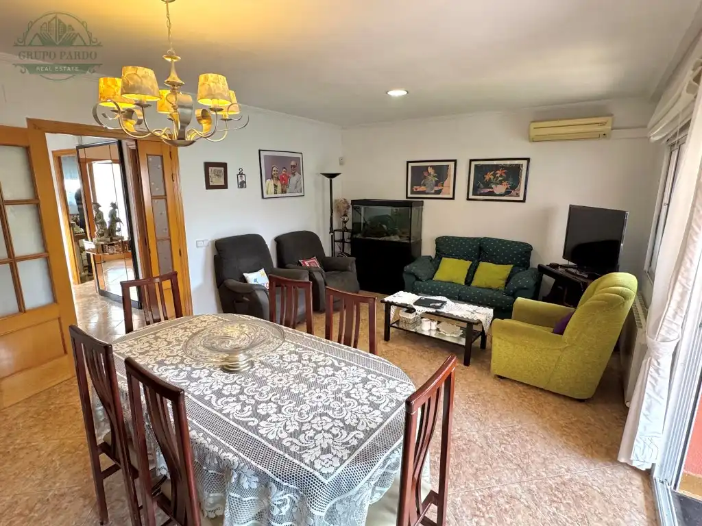 Sala d'estar de Casa adosada en venda en El Vendrell amb Aire condicionat, Balcó i Piscina comunitària