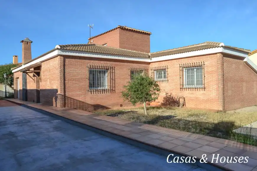Vista exterior de Casa o xalet en venda en La Manga del Mar Menor amb Jardí privat, Terrassa i Moblat