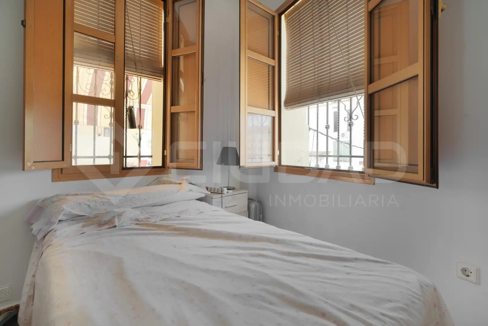 Habitación de Casa adosada en venta en San Juan de Aznalfarache con Aire acondicionado, Terraza y Trastero