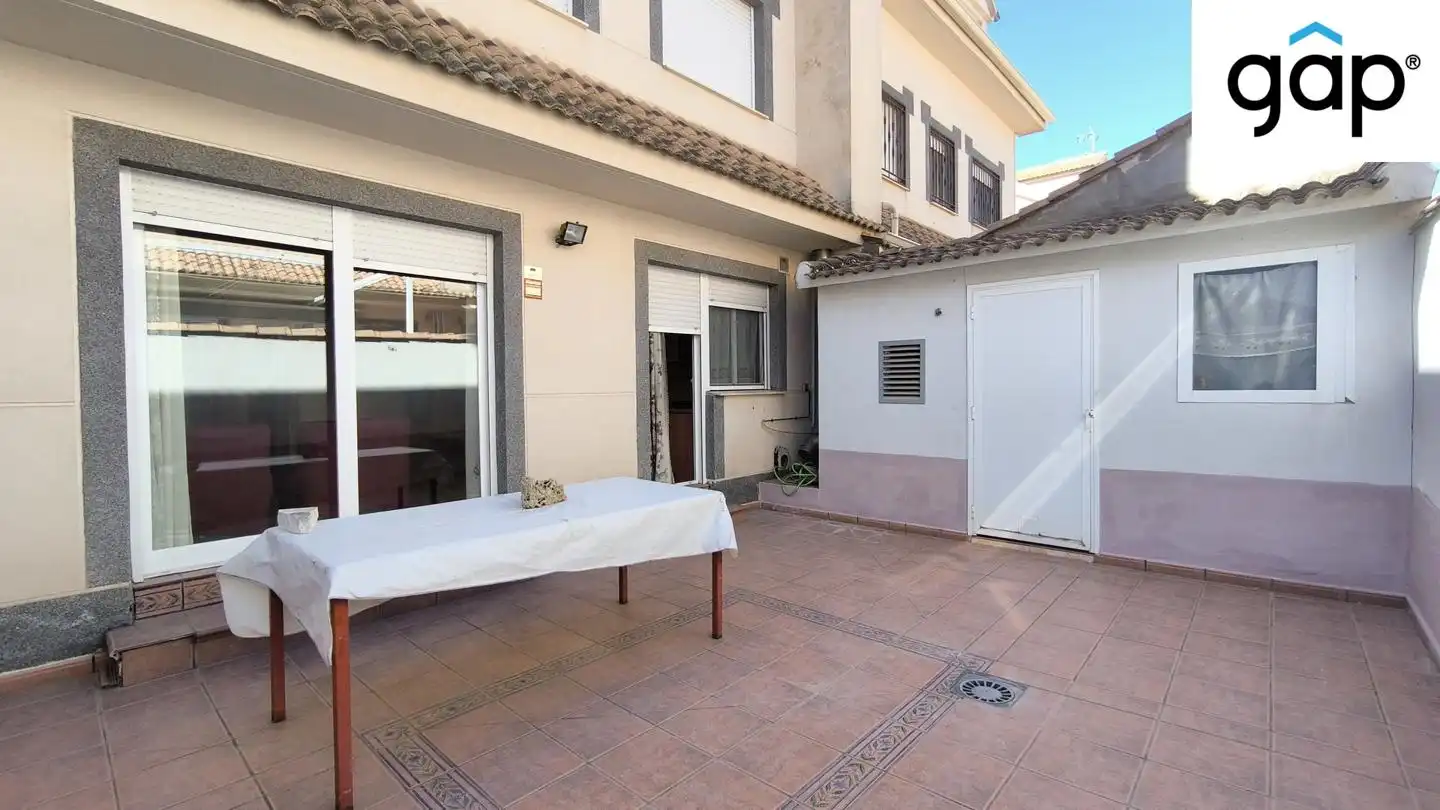 Terrasse von Einfamilien-Reihenhaus zum Verkauf in Horcajo de Santiago mit Heizung, Abstellraum und Möbliert
