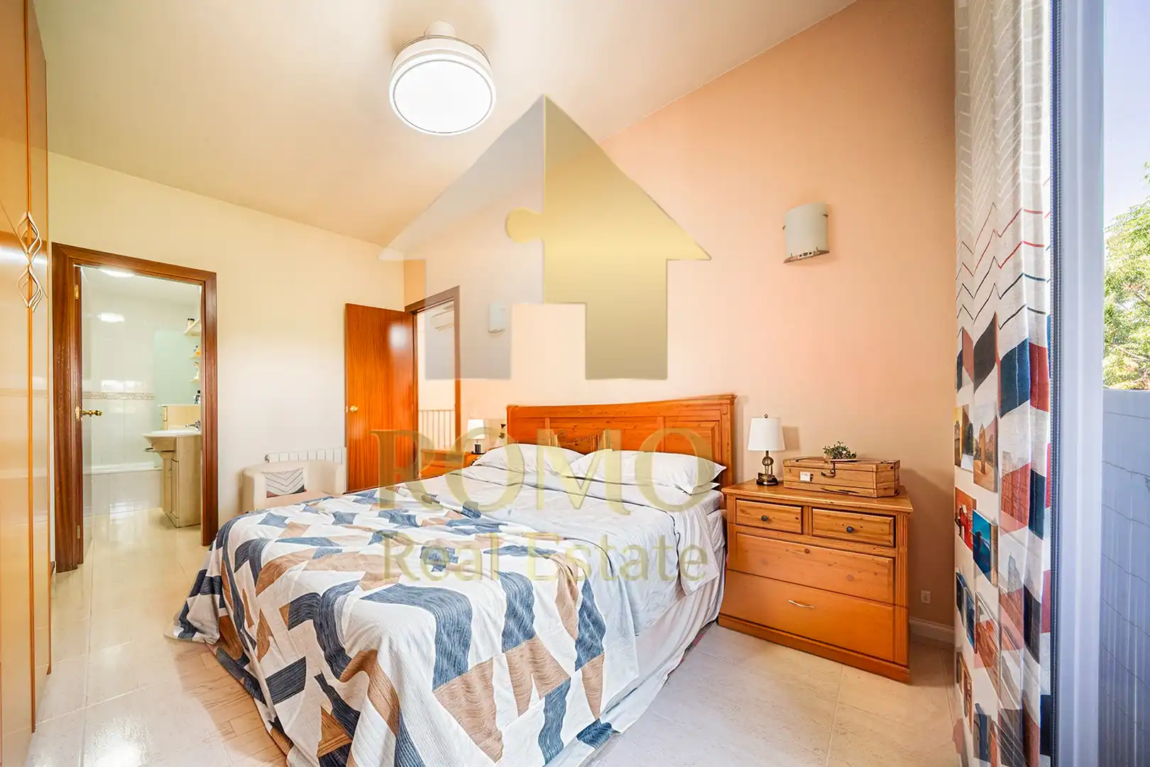 Habitación de Casa adosada en venta en Santa Perpètua de Mogoda con Aire acondicionado, Calefacción y Jardín privado