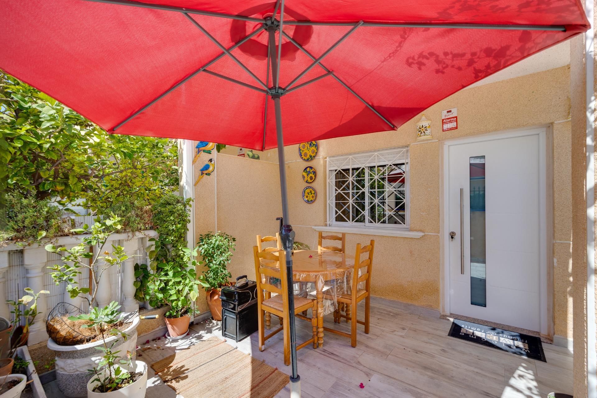 Terrace of House or chalet for sale in Torrevieja  with Air Conditioner, Private garden and Terrace