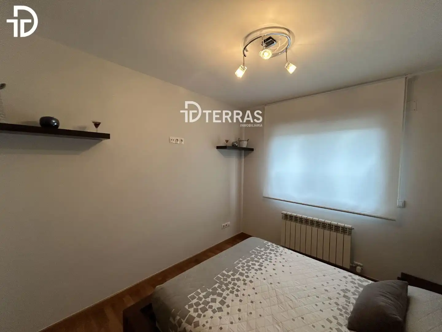 Habitación de Piso en venta en Poio con Calefacción, Trastero y Amueblado
