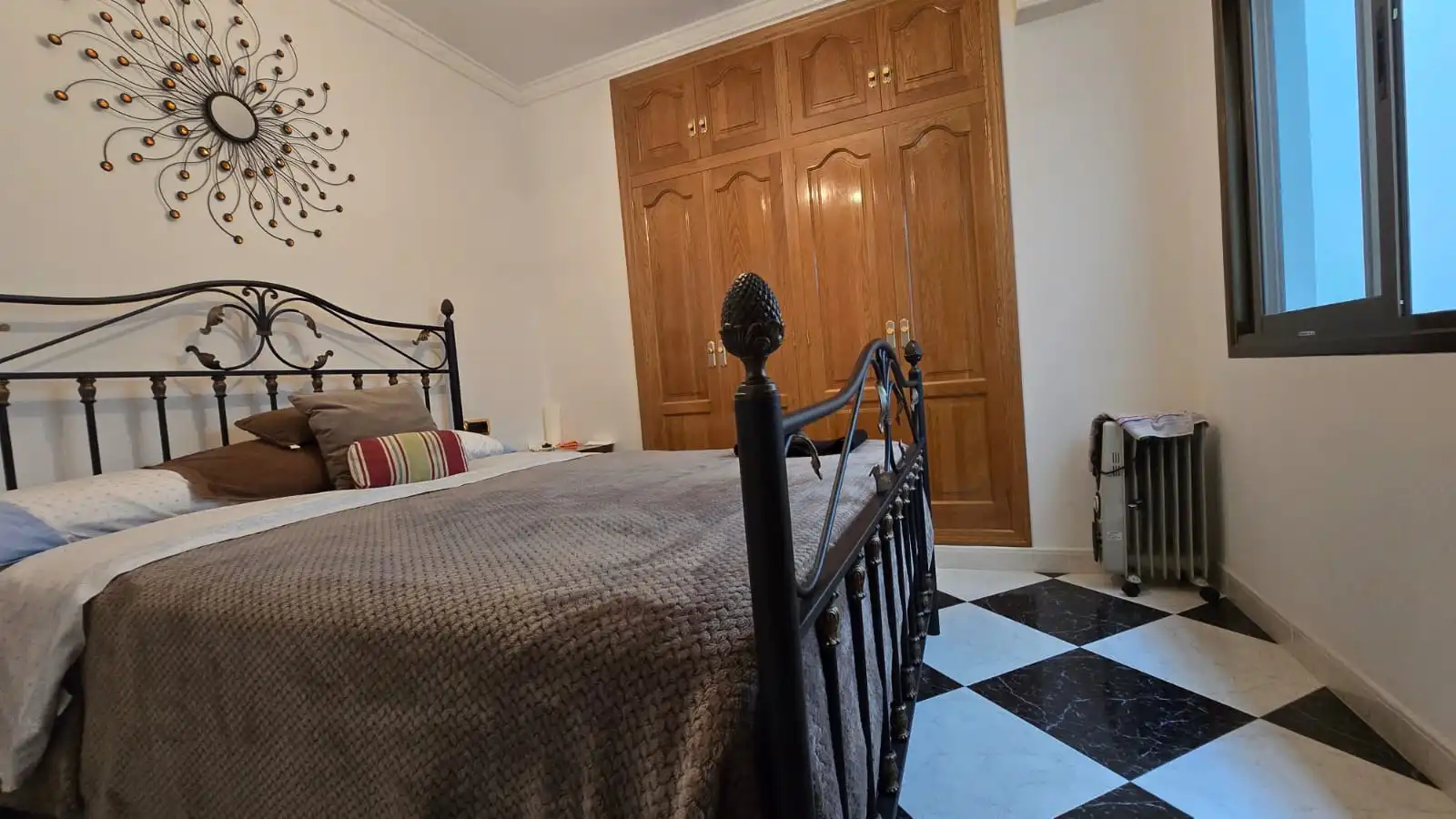 Dormitori de Casa adosada en venda en Oliva amb Terrassa i Moblat