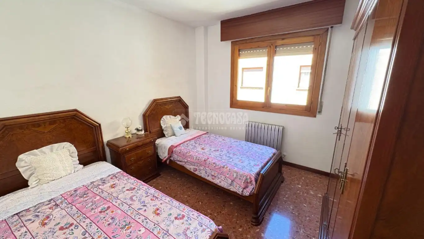 Habitación de Piso en venta en Zaragoza con Calefacción, Terraza y Trastero