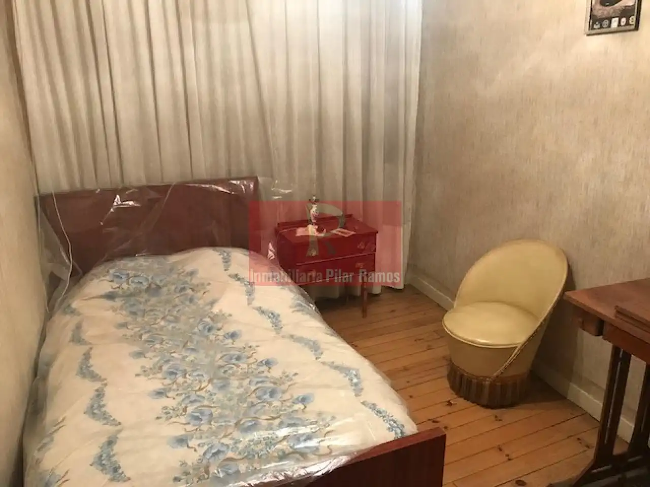 Dormitori de Casa o xalet en venda en León Capital  amb Jardí privat