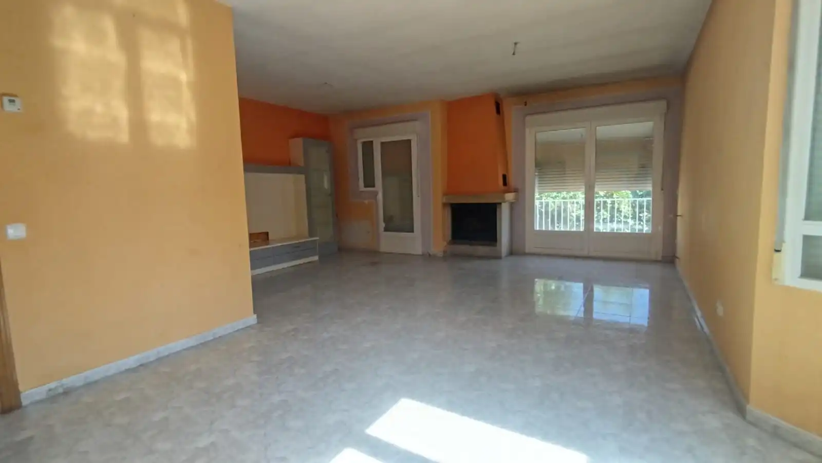 Sala d'estar de Casa adosada en venda en Uceda amb Calefacció, Jardí privat i Parquet