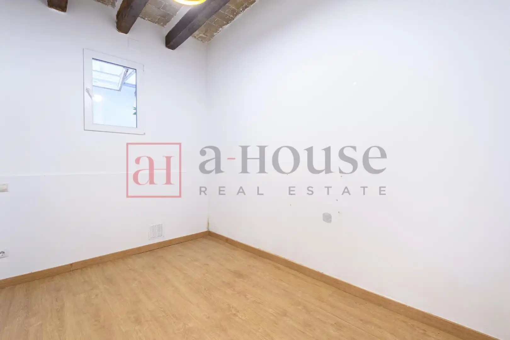 Planta baja en venta en Barcelona con Parquet y Alarma
