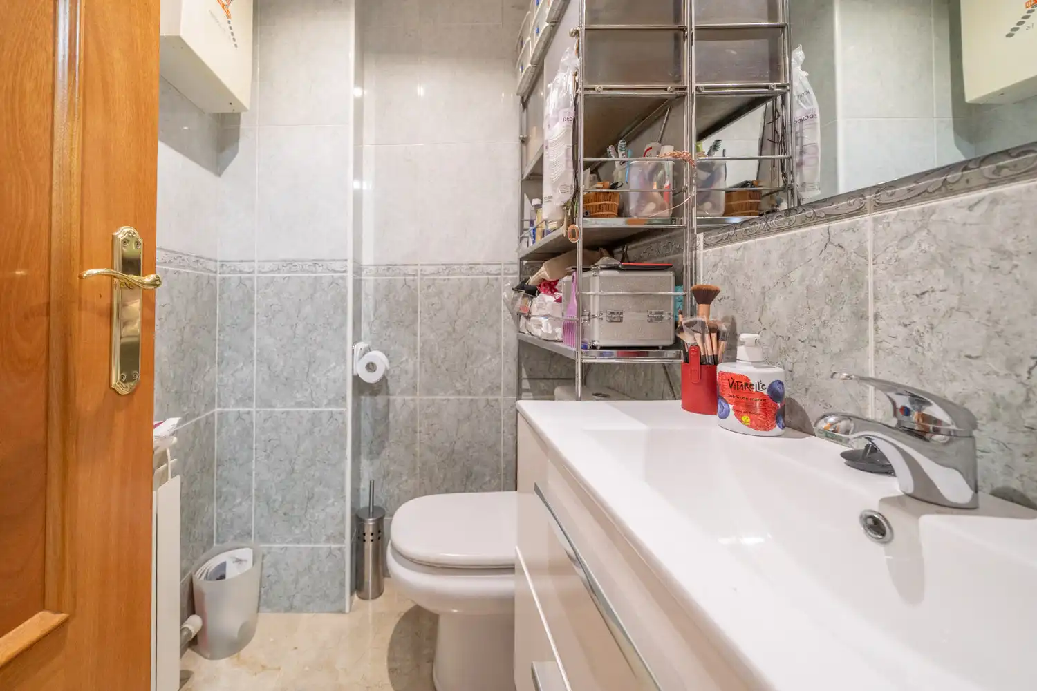 Baño de Dúplex en venta en Badalona con Aire acondicionado, Calefacción y Terraza