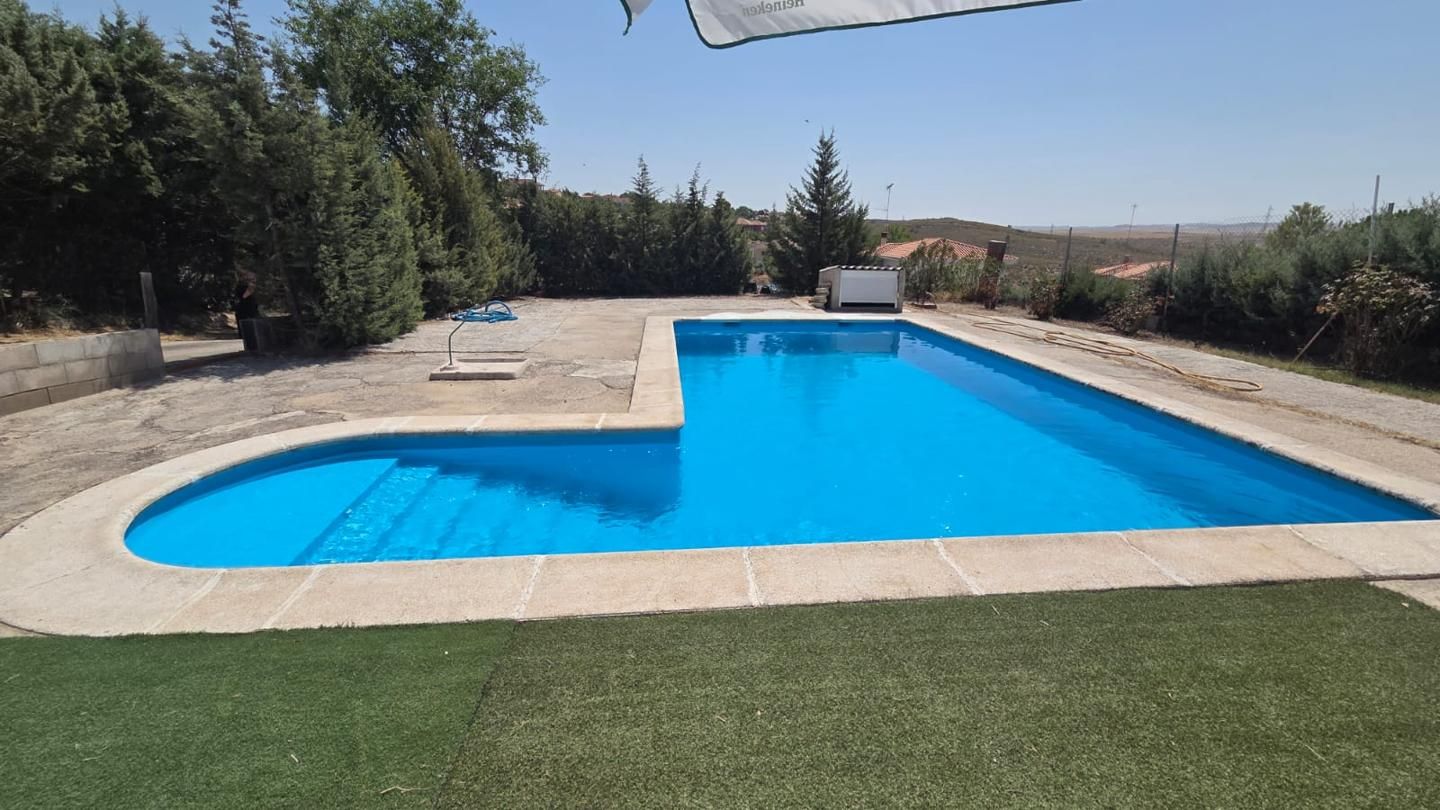 Swimming pool of House or chalet for sale in Barajas de Melo  with Private garden and Swimming Pool