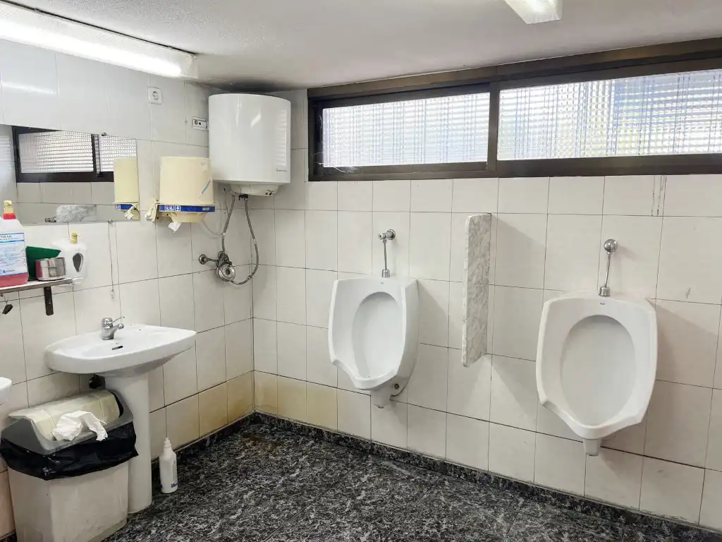 Baño de Nave industrial de alquiler en Torrejón de Ardoz con Calefacción