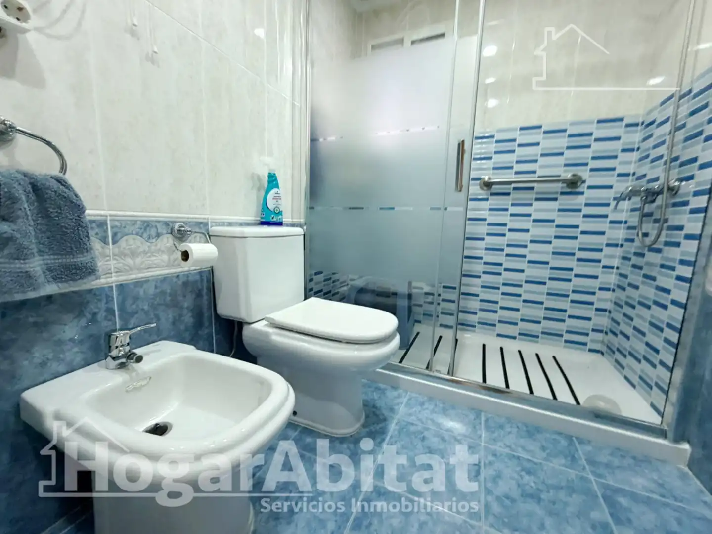 Bathroom of Flat for sale in Torrent  with Air Conditioner, Terrace and Furnished