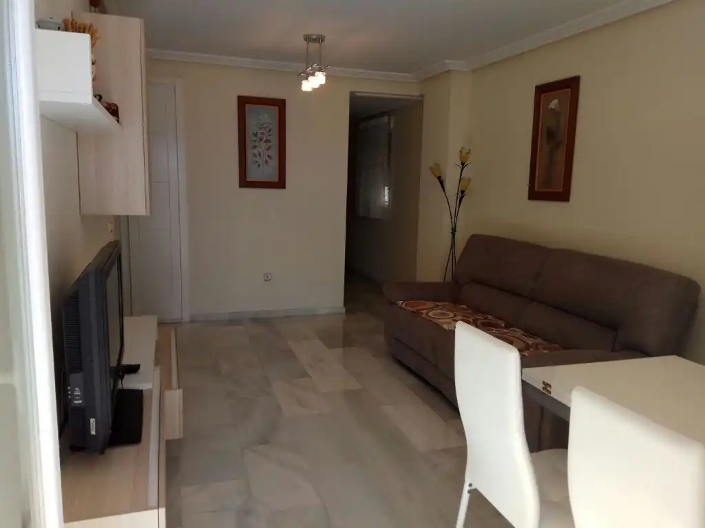 Sala d'estar de Apartament de lloguer en Torremolinos amb Aire condicionat, Calefacció i Terrassa