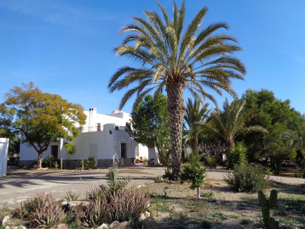 Vista exterior de Finca rústica en venda en Vera amb Aire condicionat, Calefacció i Jardí privat
