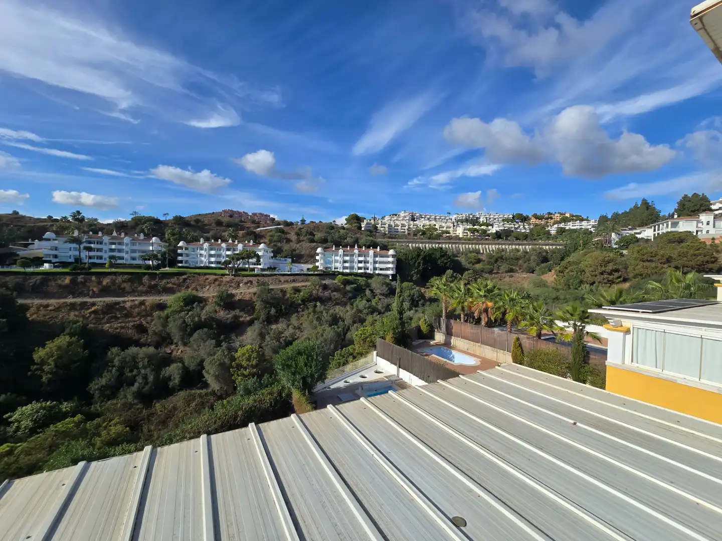 Vista exterior de Casa o xalet en venda en Mijas amb Aire condicionat, Calefacció i Jardí privat