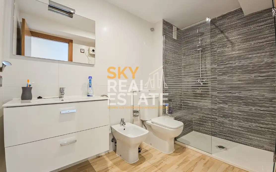 Baño de Piso en venta en Cullera con Terraza, Piscina y Amueblado