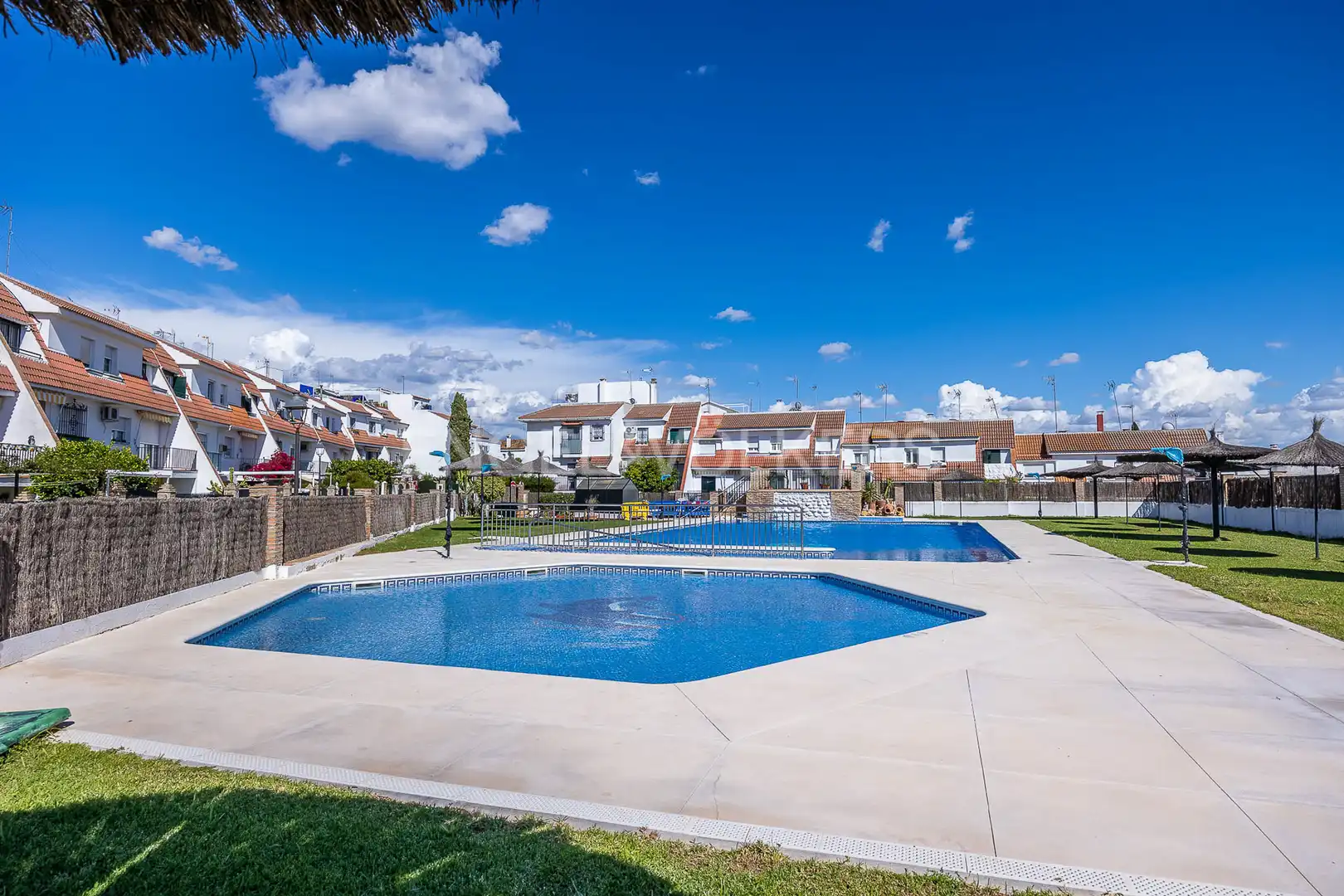 Piscina de Casa o chalet en venta en Tomares con Aire acondicionado, Calefacción y Terraza