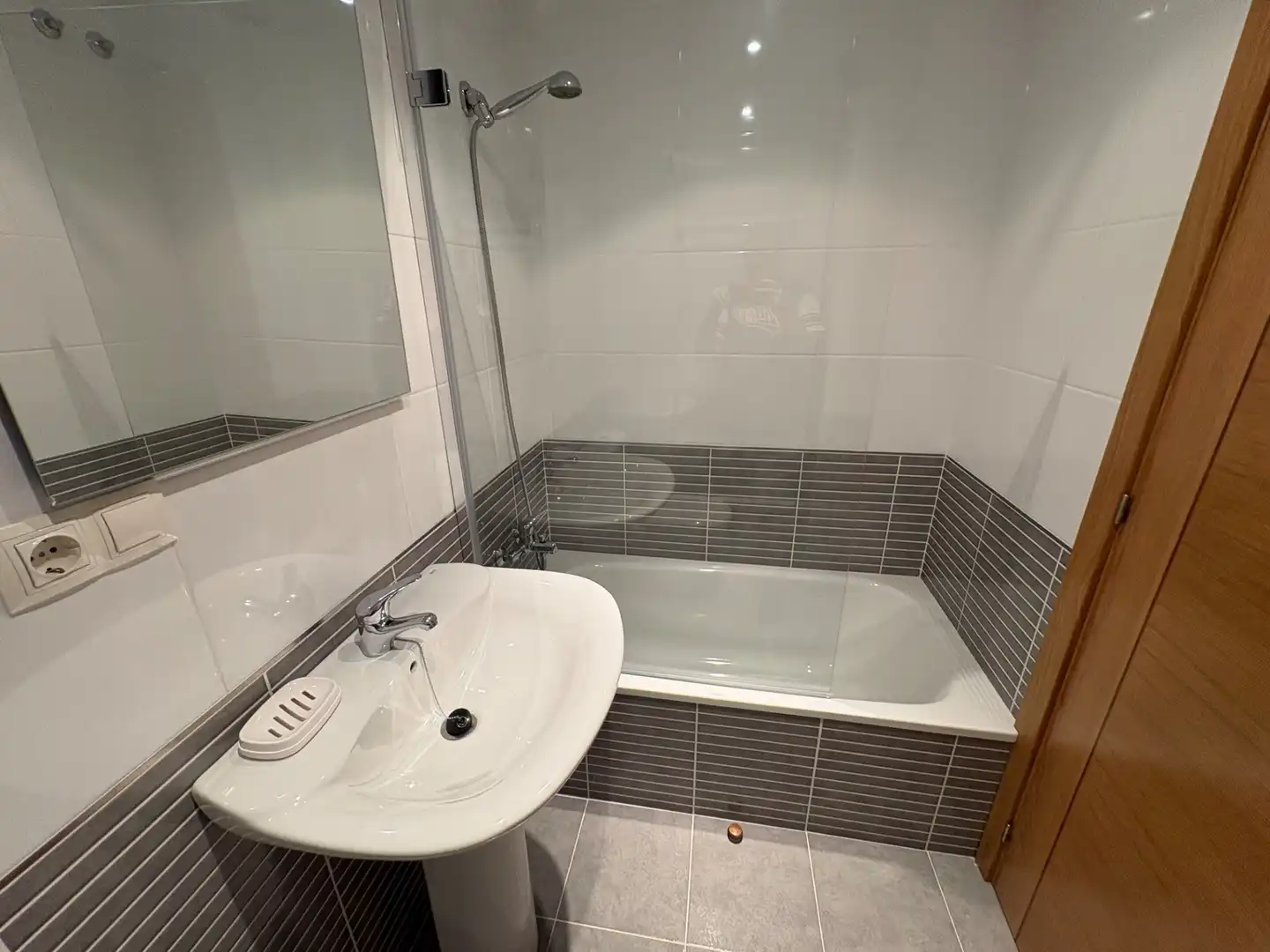 Baño de Piso de alquiler en Ferrol con Calefacción, Parquet y Amueblado